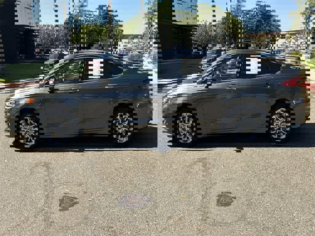 Used 2020 Ford Fusion Energi Titanium image 15