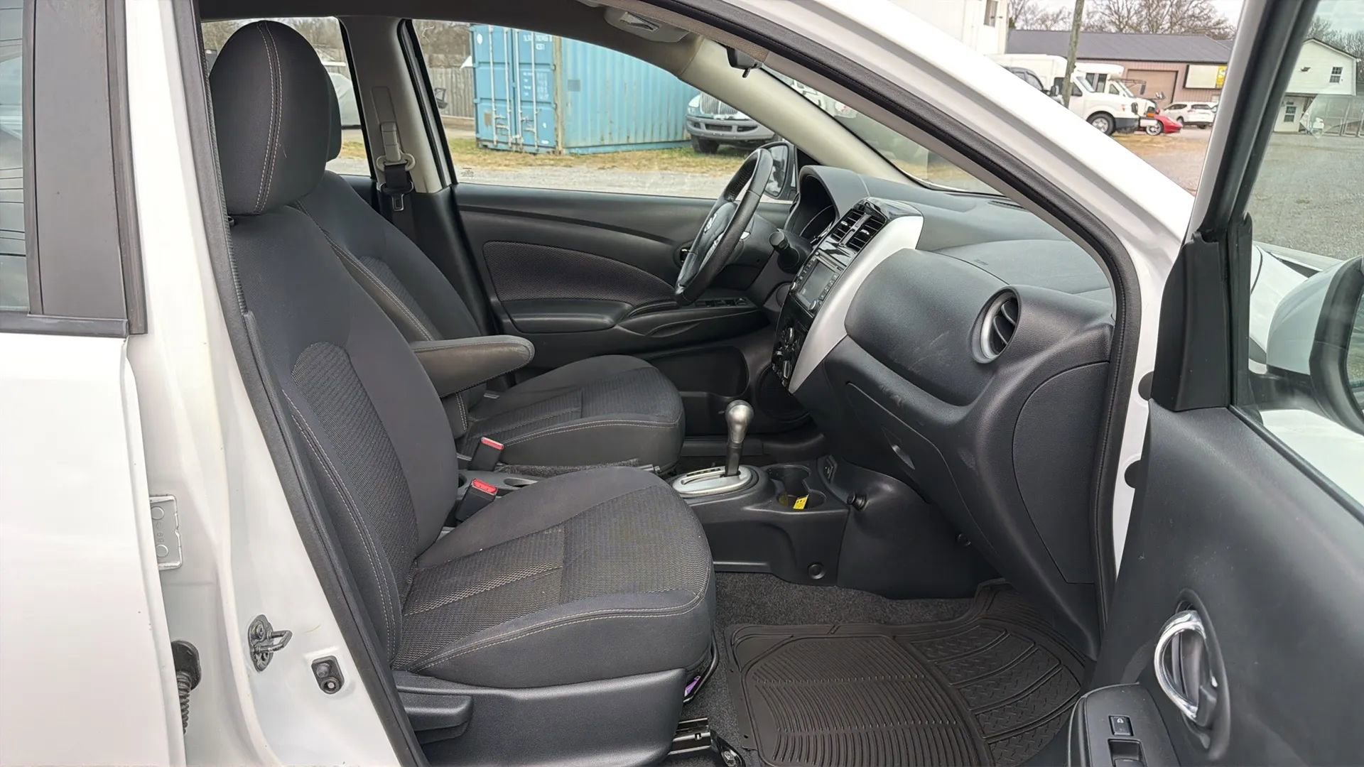 Used 2017 Nissan Versa SL image 12