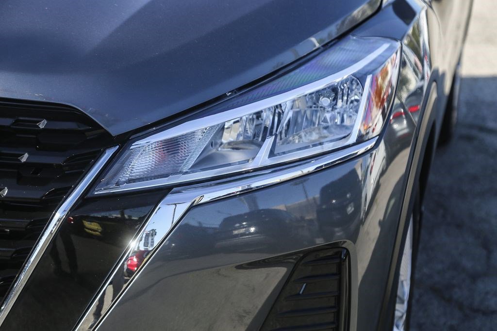 Certified 2025 Nissan Kicks Play S image 4