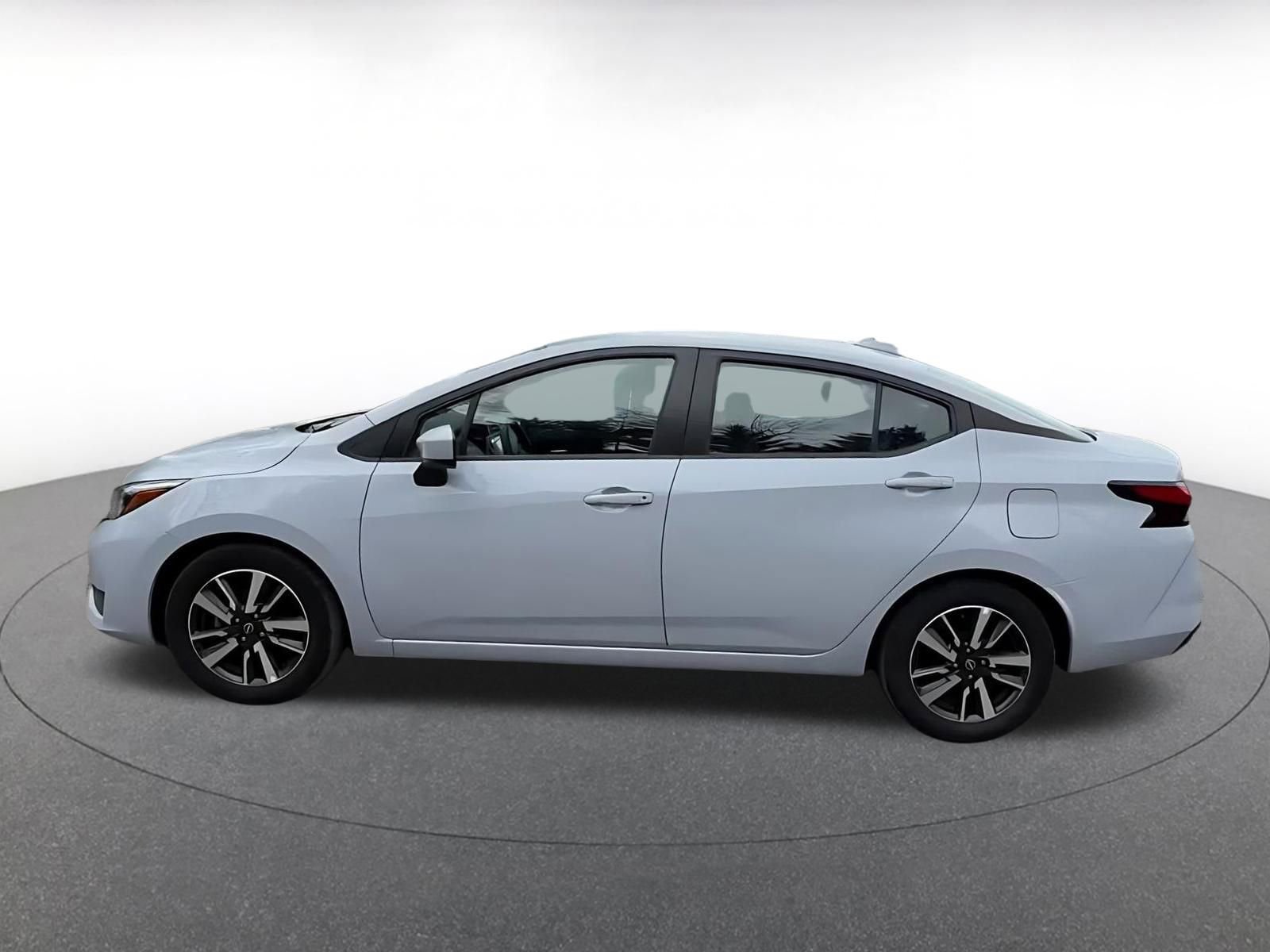 Used 2025 Nissan Versa SV FWD image 9