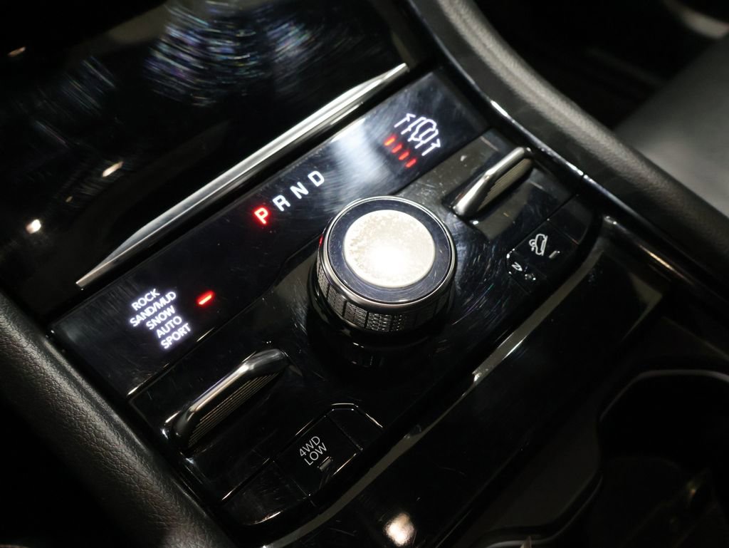 Used 2022 Jeep Grand Cherokee L Overland w/ Advanced Protech Group III AWD/4WD image 29