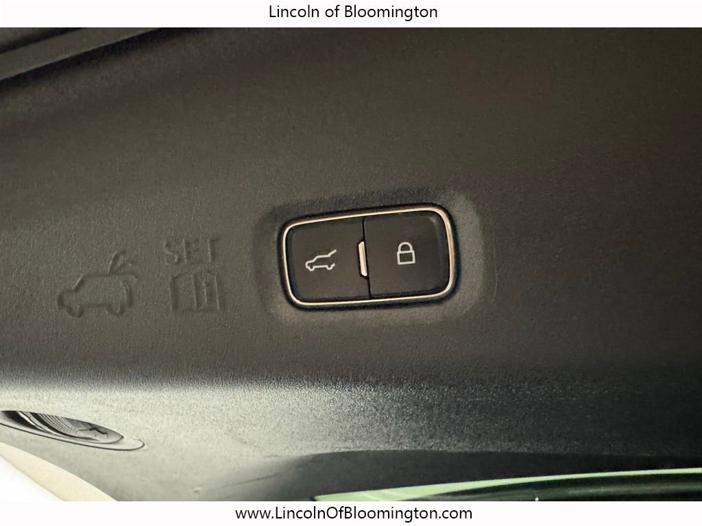 Certified 2025 Lincoln Navigator Reserve AWD/4WD image 30