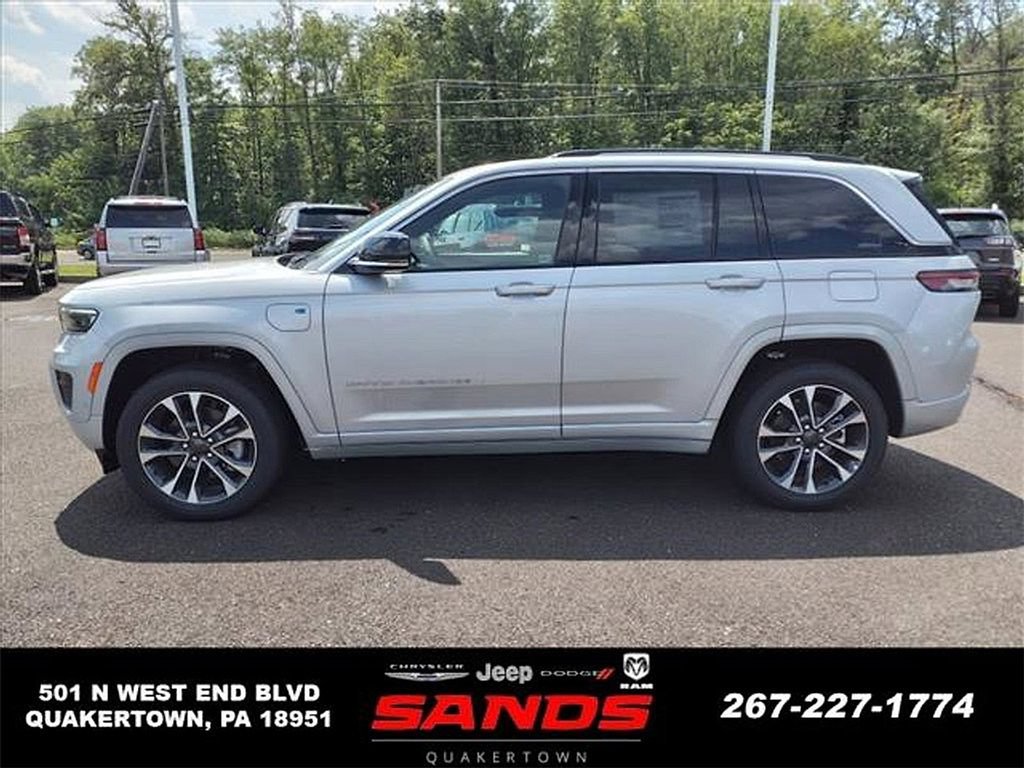 New 2023 Jeep Grand Cherokee Overland w/ Luxury Tech Group IV AWD/4WD image 7