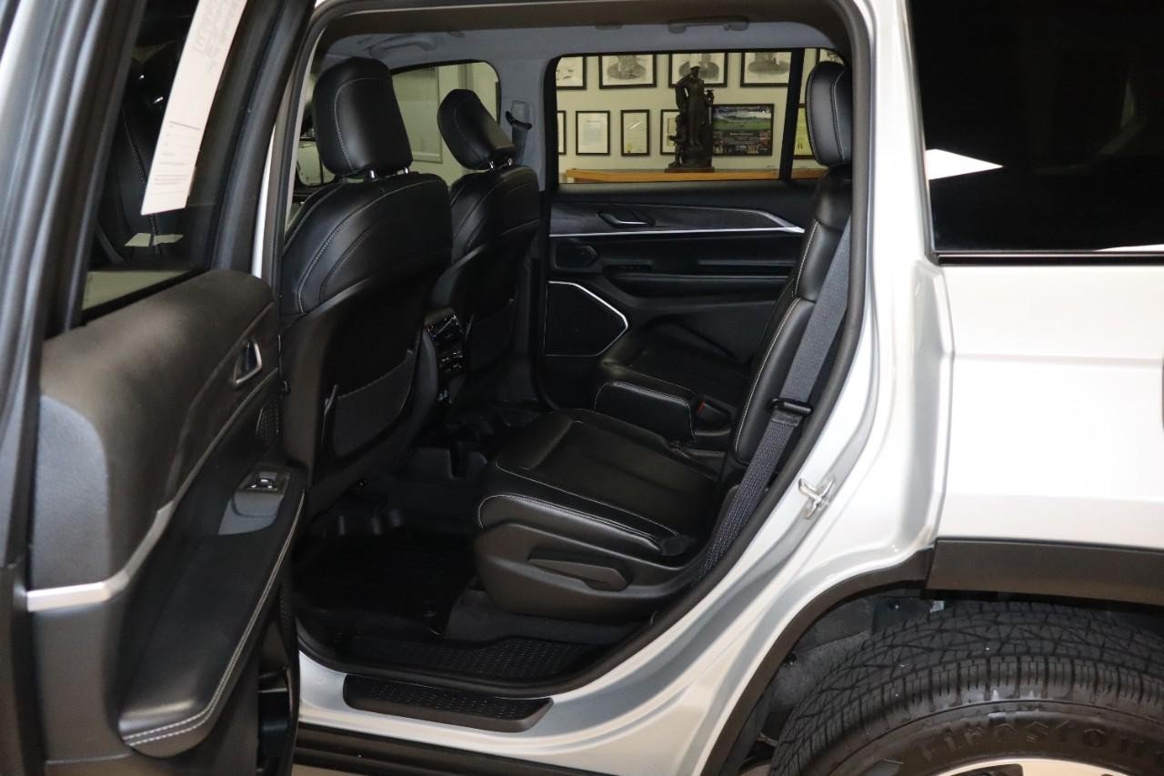 Used 2021 Jeep Grand Cherokee L Limited AWD/4WD image 27