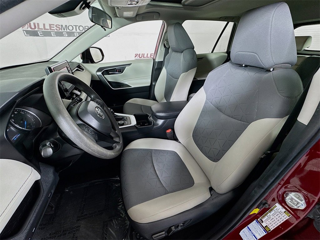 Used 2022 Toyota RAV4 XLE image 19