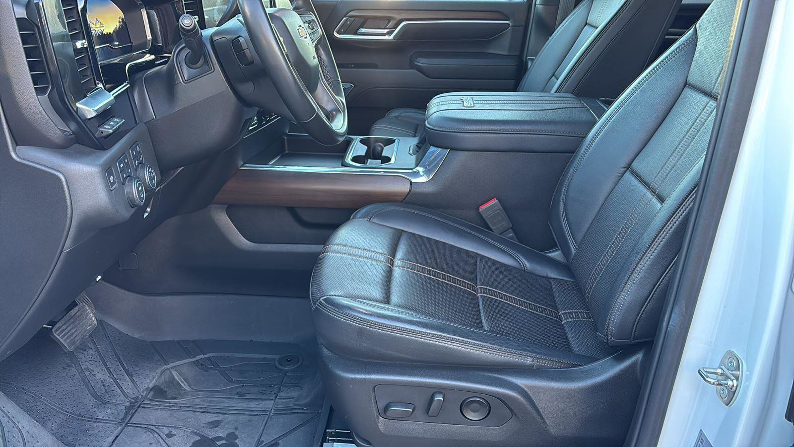 Used 2024 Chevrolet Silverado 2500 High Country w/ Technology Package image 14