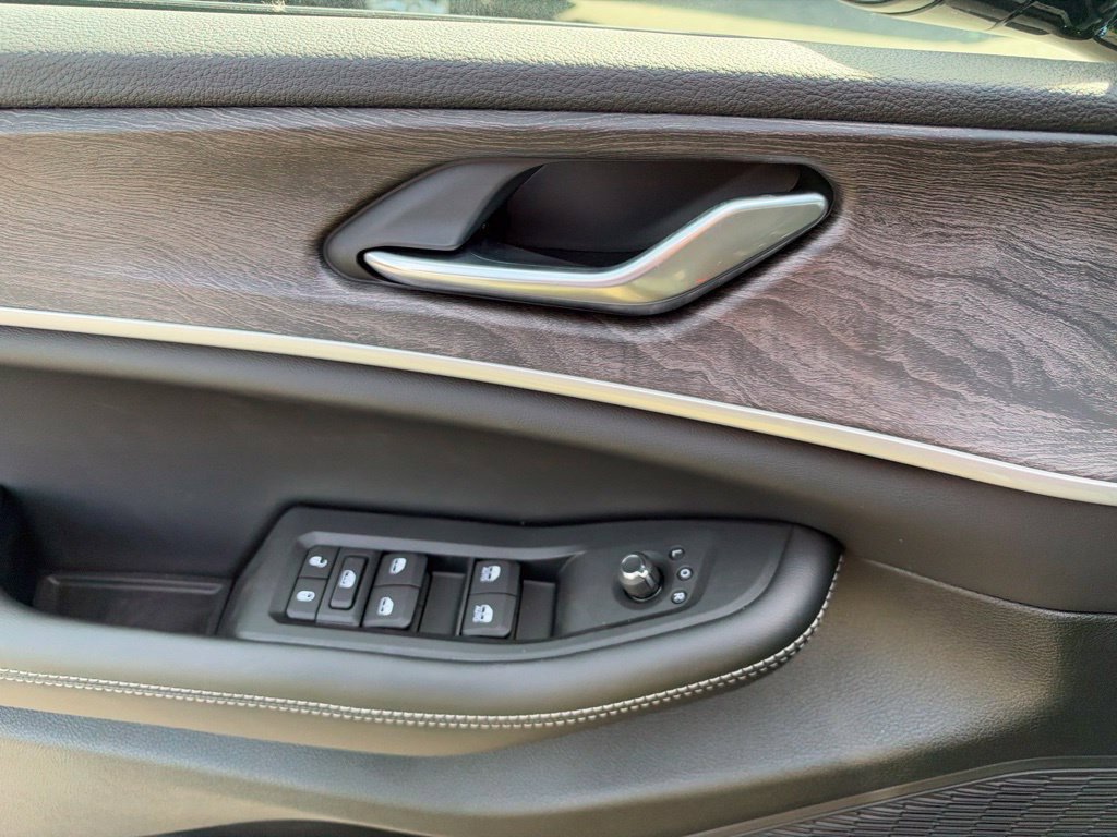 New 2027 Jeep Grand Cherokee Altitude AWD/4WD image 14