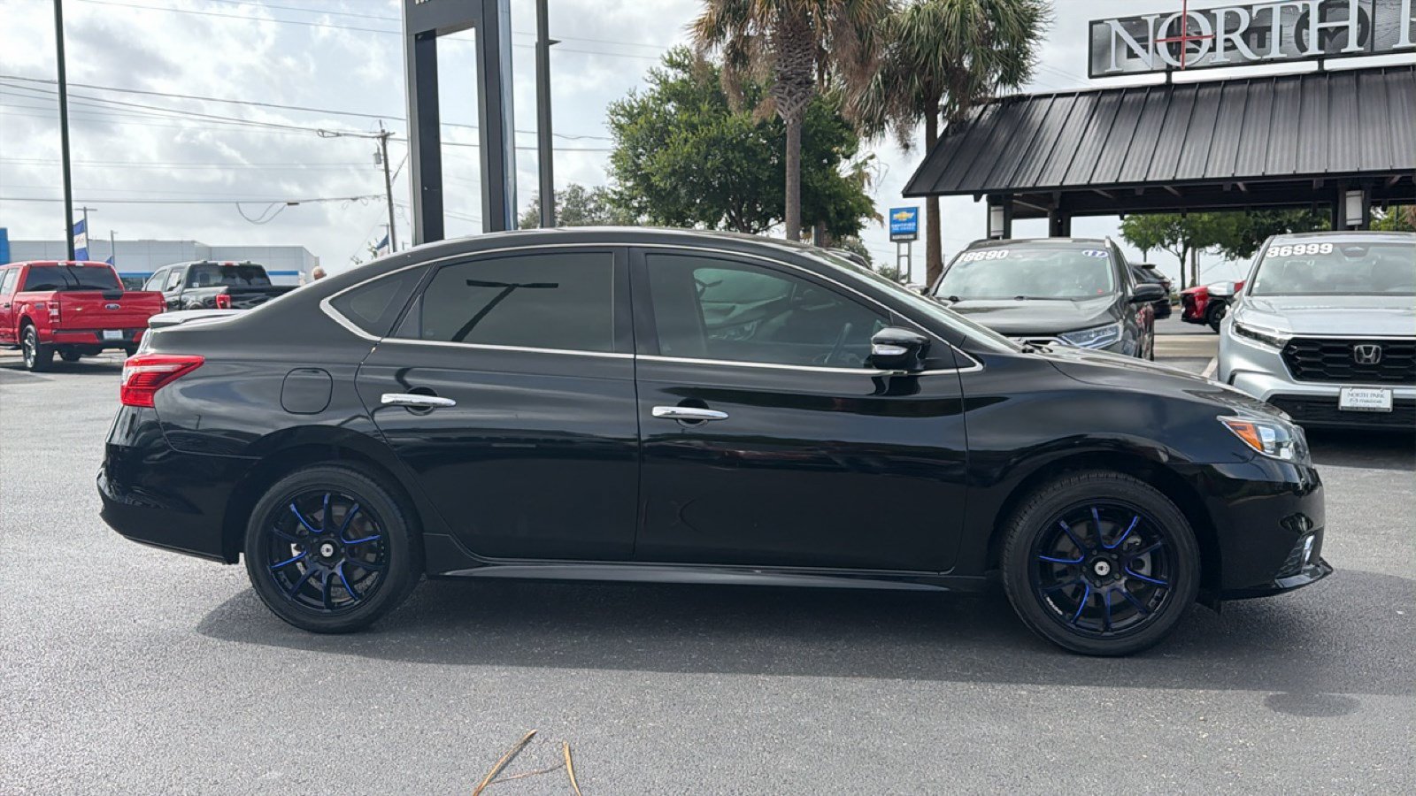 Used 2017 Nissan Sentra SR Turbo w/ SR Midnight Edition FWD image 3