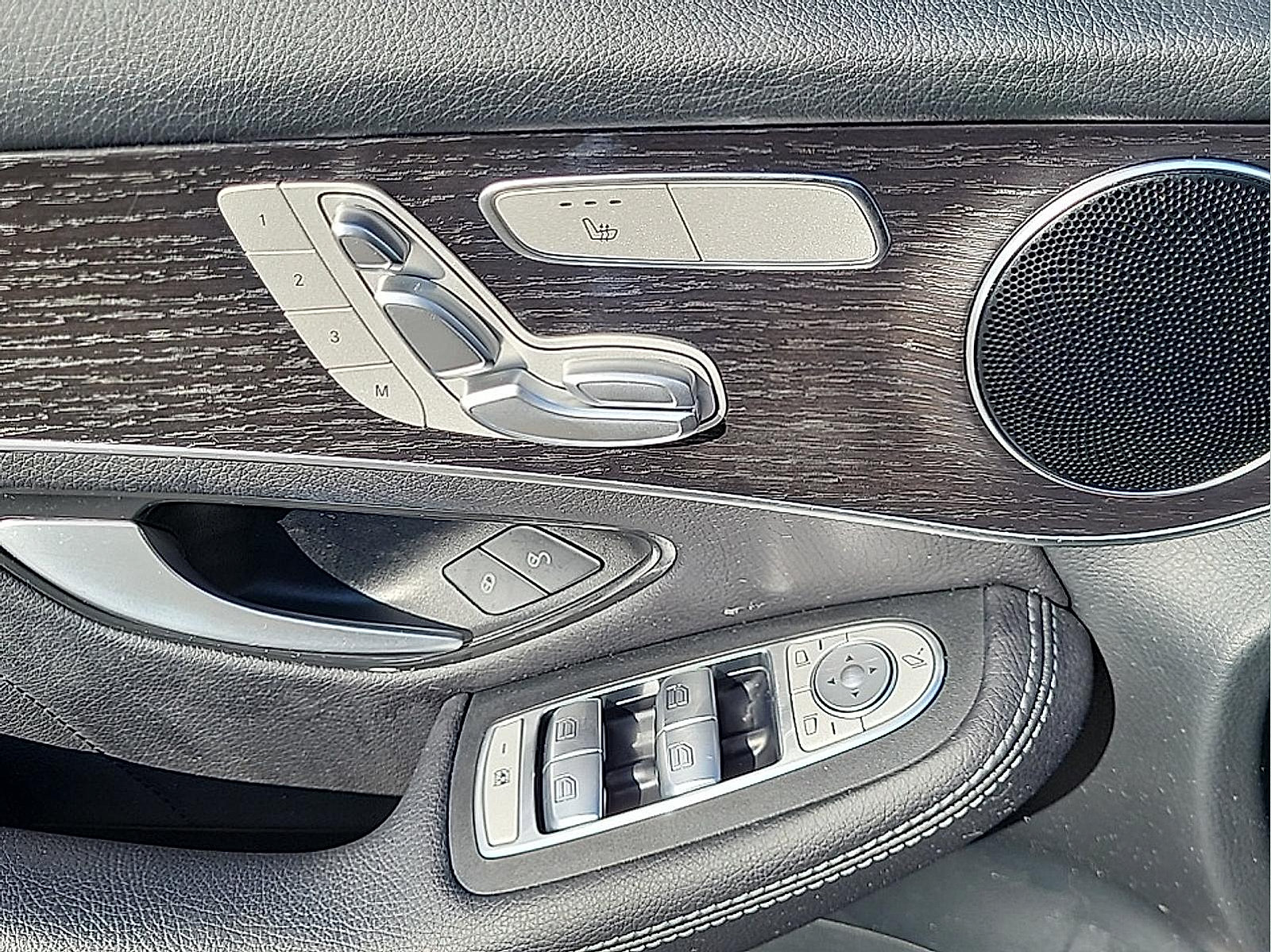 Used 2022 Mercedes-Benz GLC 300 4MATIC image 16