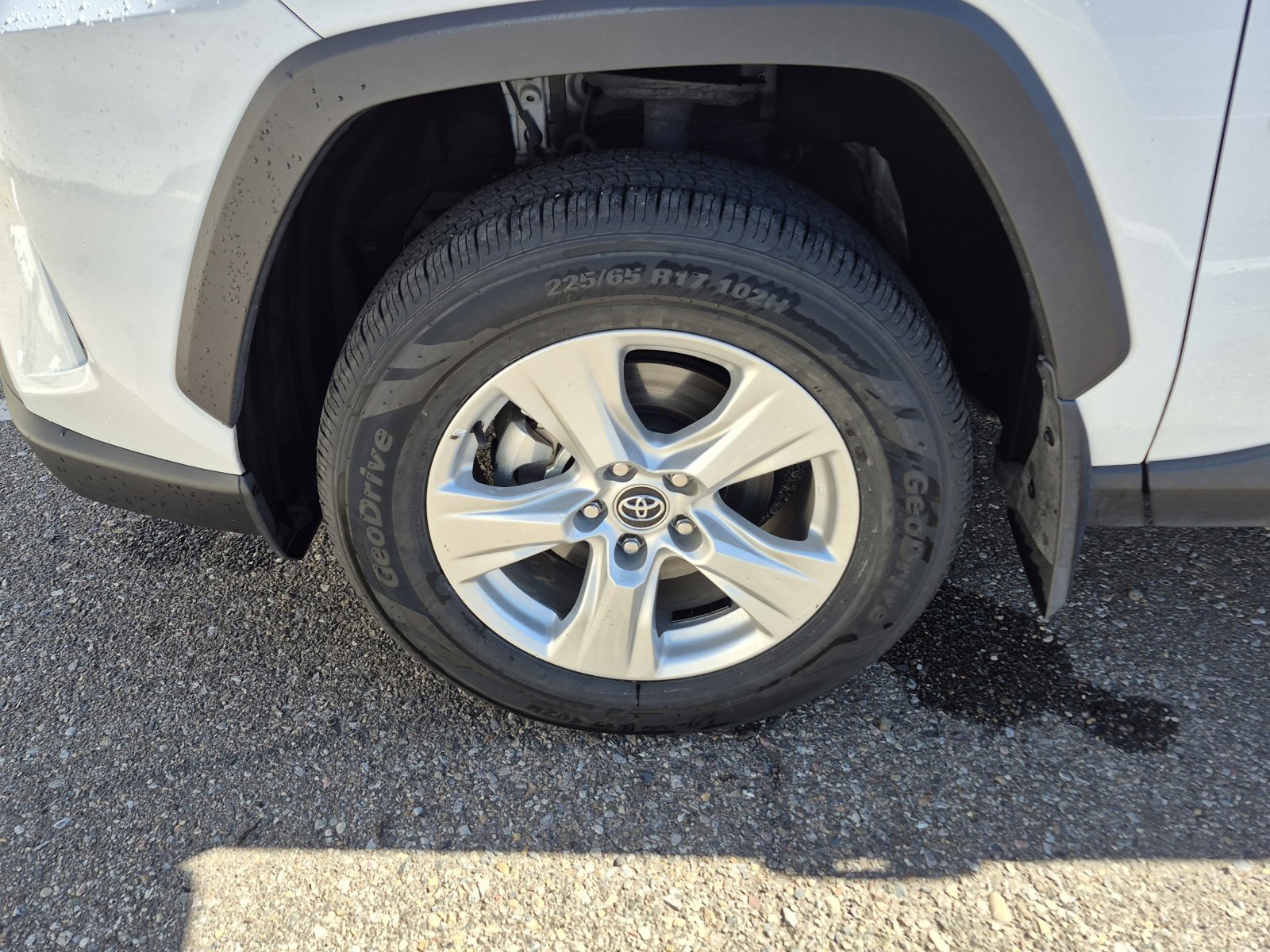 Used 2021 Toyota RAV4 XLE w/ Convenience Package AWD/4WD image 24