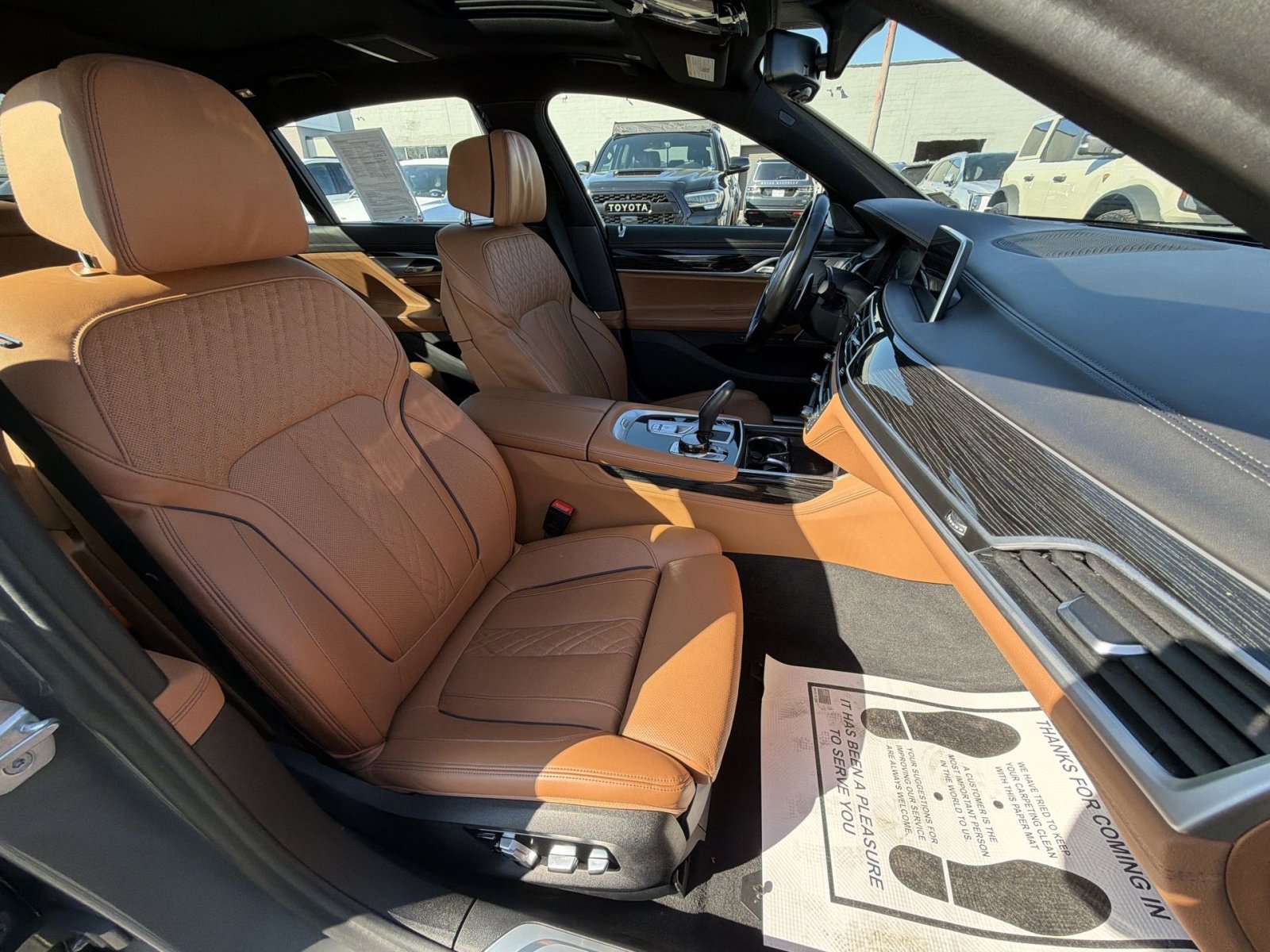 Used 2022 BMW 750i xDrive w/ Executive Package image 27