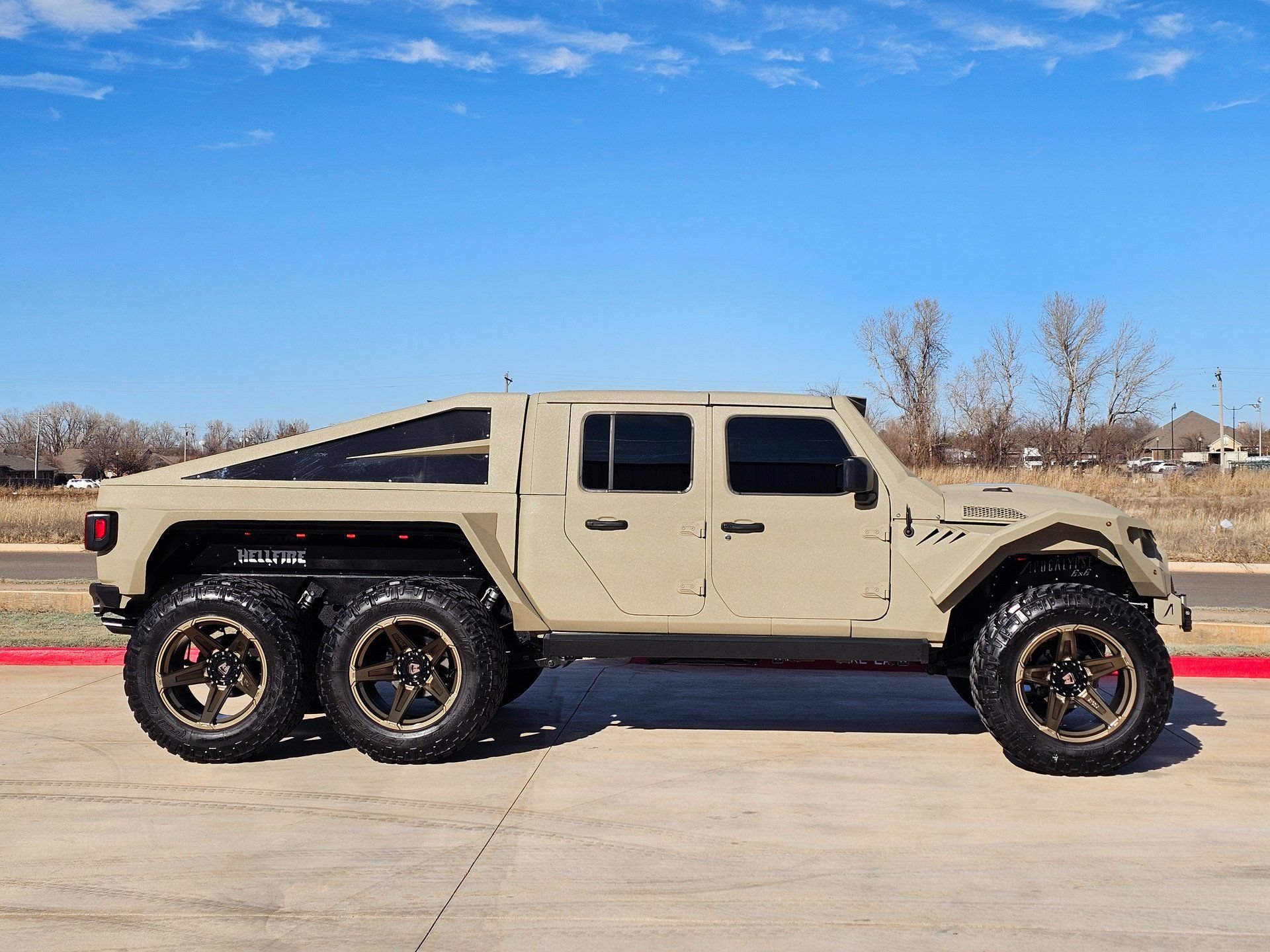 Used 2023 Jeep Gladiator Sport AWD/4WD image 6
