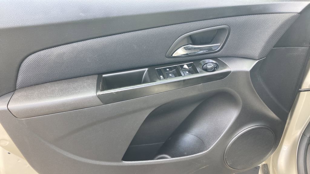 Used 2013 Chevrolet Cruze LT image 10