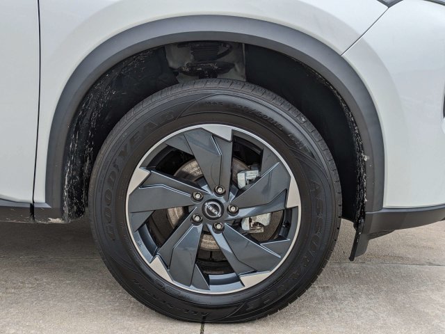 Used 2024 Nissan Rogue SV AWD/4WD image 11