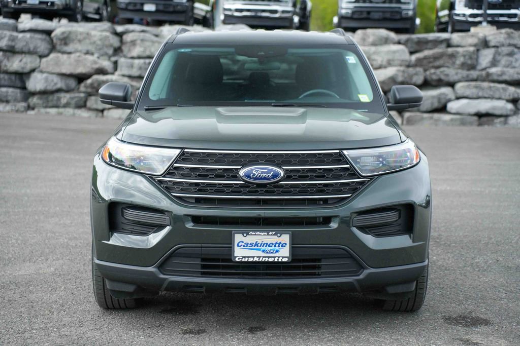 Used 2023 Ford Explorer XLT AWD/4WD image 2