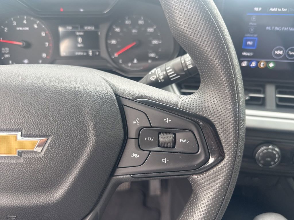 Used 2025 Chevrolet Trax LS image 30