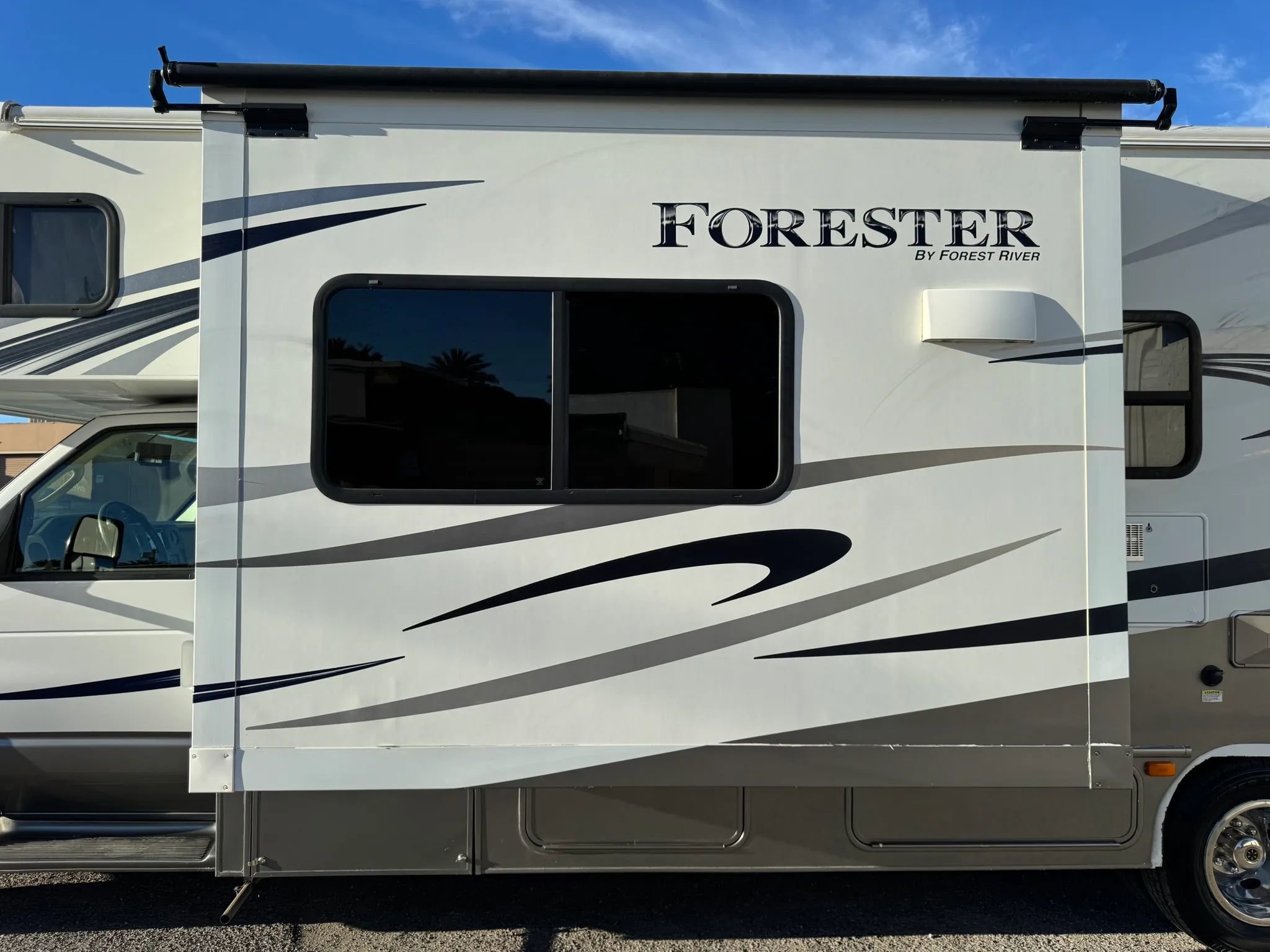 Used 2015 Ford E-450 and Econoline 450 Super Duty w/ Motorhome Prep Package image 11