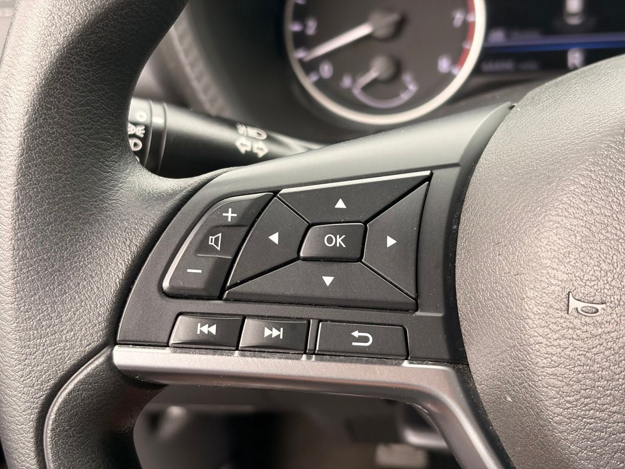 Certified 2024 Nissan Sentra SV FWD image 29