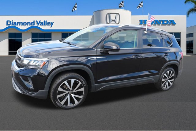 Used 2024 Volkswagen Taos SE image 3