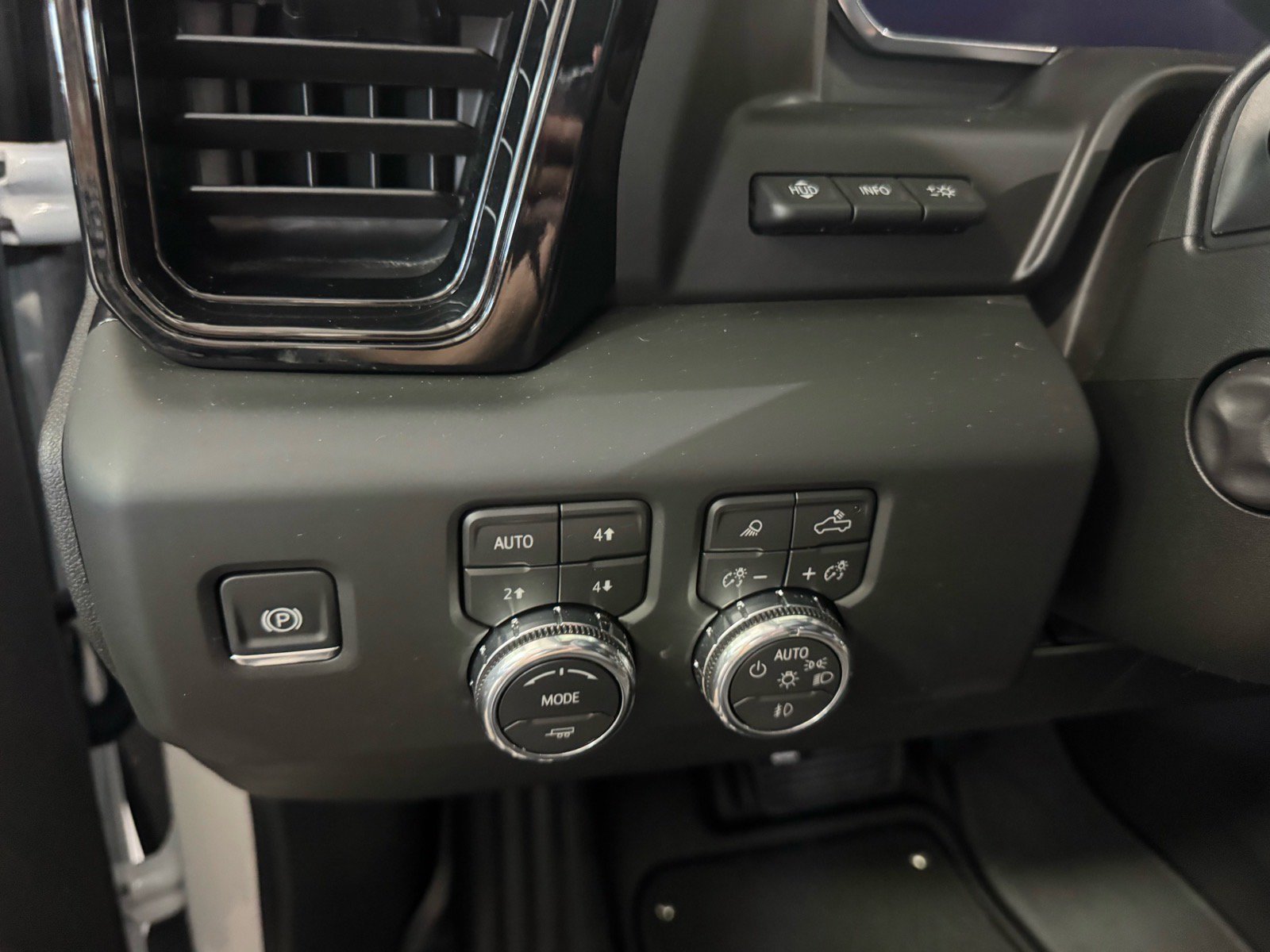 Used 2026 GMC Sierra 1500 AT4 w/ AT4 Premium Package AWD/4WD image 21
