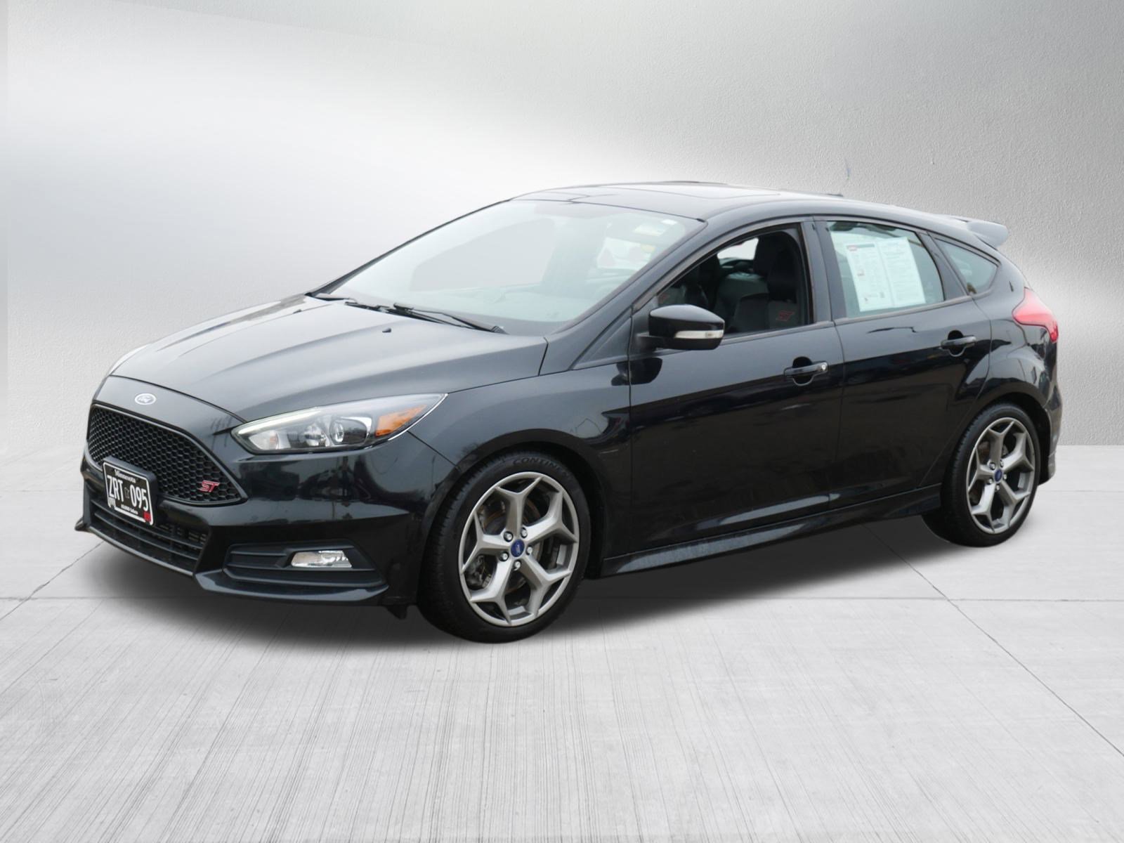 Used 2018 Ford Focus ST w/ Equipment Group 401A image 3