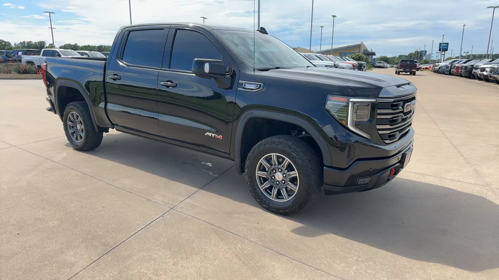 Used 2024 GMC Sierra 1500 AT4 w/ AT4 Preferred Package AWD/4WD image 3