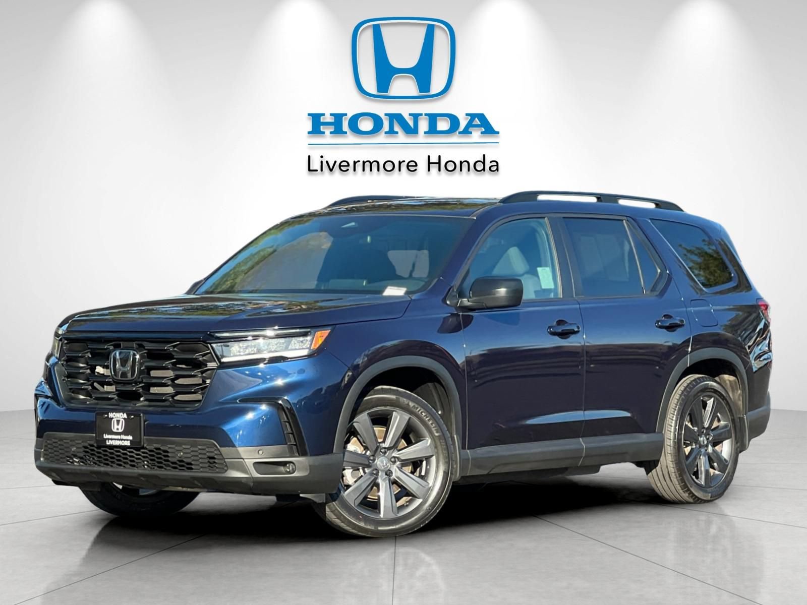 Certified 2025 Honda Pilot Sport image 2