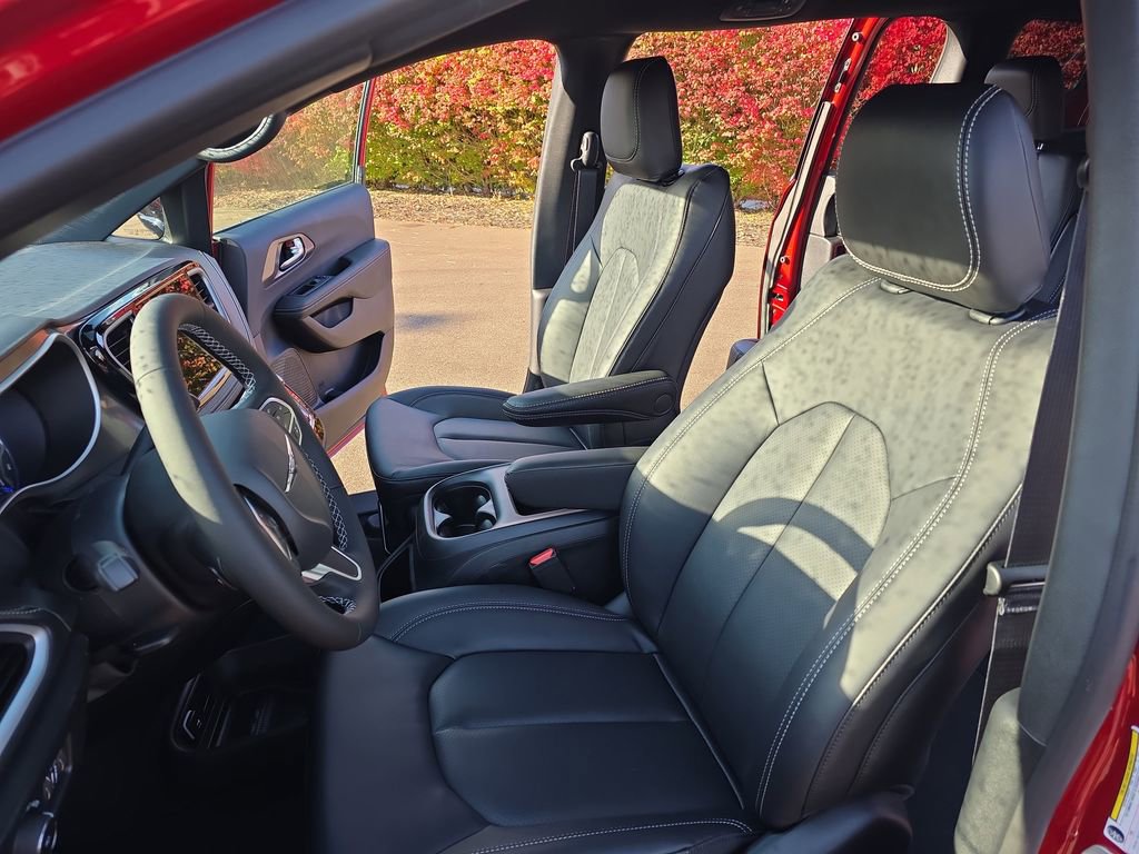 New 2026 Chrysler Pacifica Select image 17