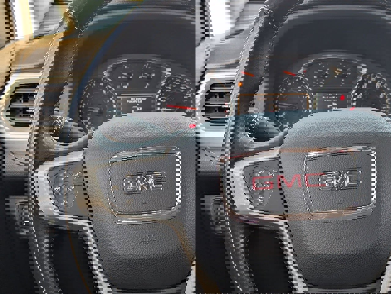 Used 2023 GMC Acadia SLT image 18