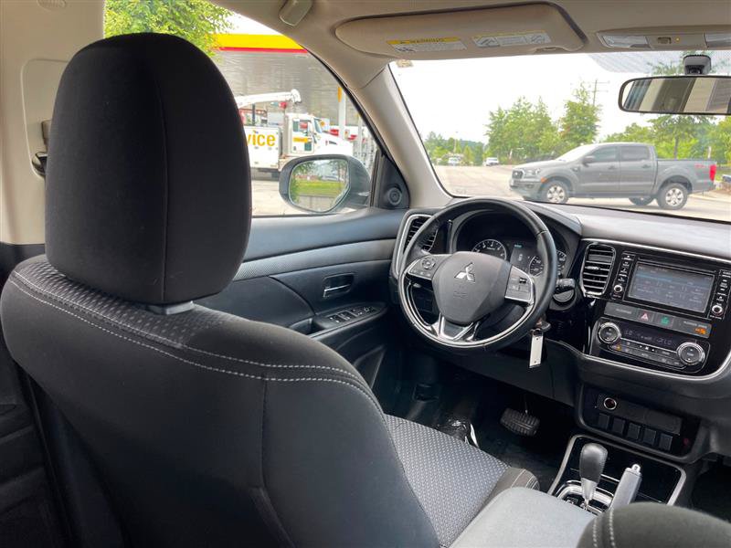 Used 2017 Mitsubishi Outlander ES AWD/4WD image 9