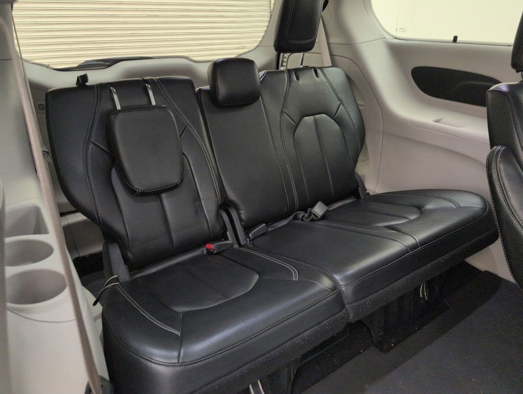 Used 2022 Chrysler Pacifica Touring-L FWD image 17