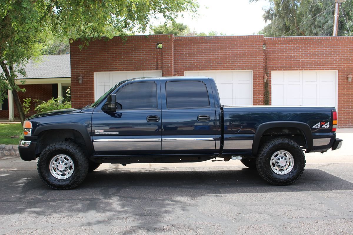Used 2005 GMC Sierra 2500 SLE w/ Heavy-Duty Power Package AWD/4WD image 2