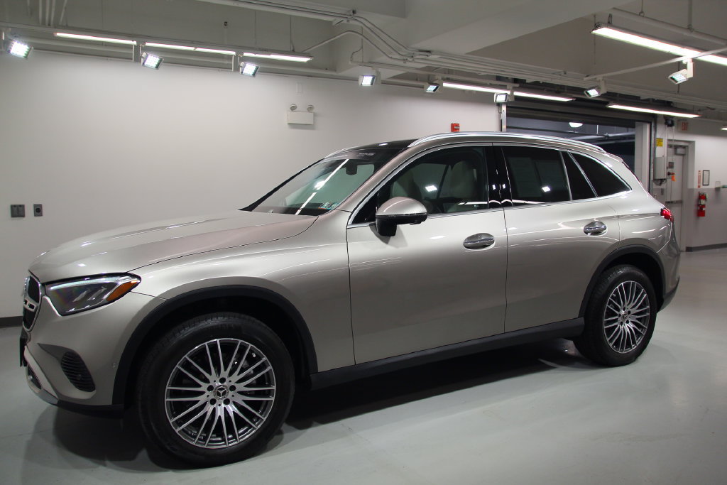 Certified 2023 Mercedes-Benz GLC 300 4MATIC image 4
