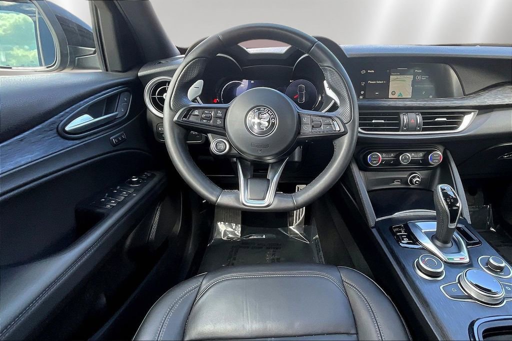 Used 2024 Alfa Romeo Stelvio Sprint image 8