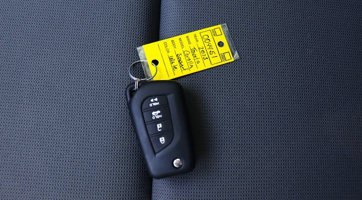 Used 2023 Toyota Corolla LE w/ Carpet Mat Package (TMS) FWD image 58