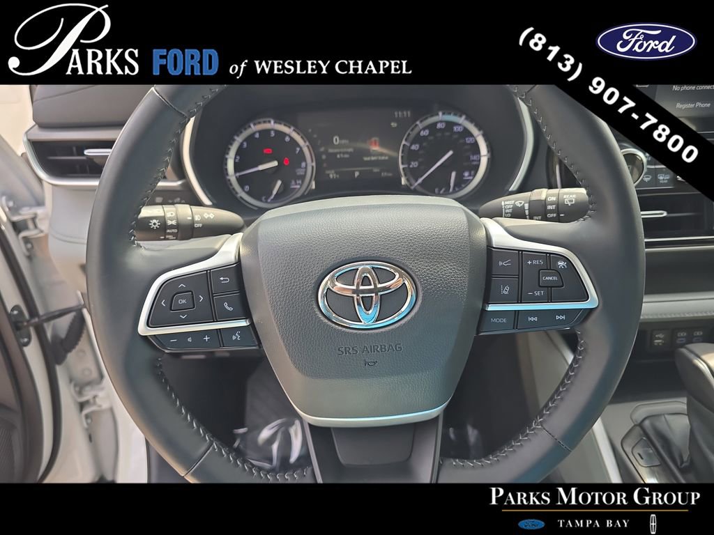 Used 2022 Toyota Highlander XLE FWD image 31