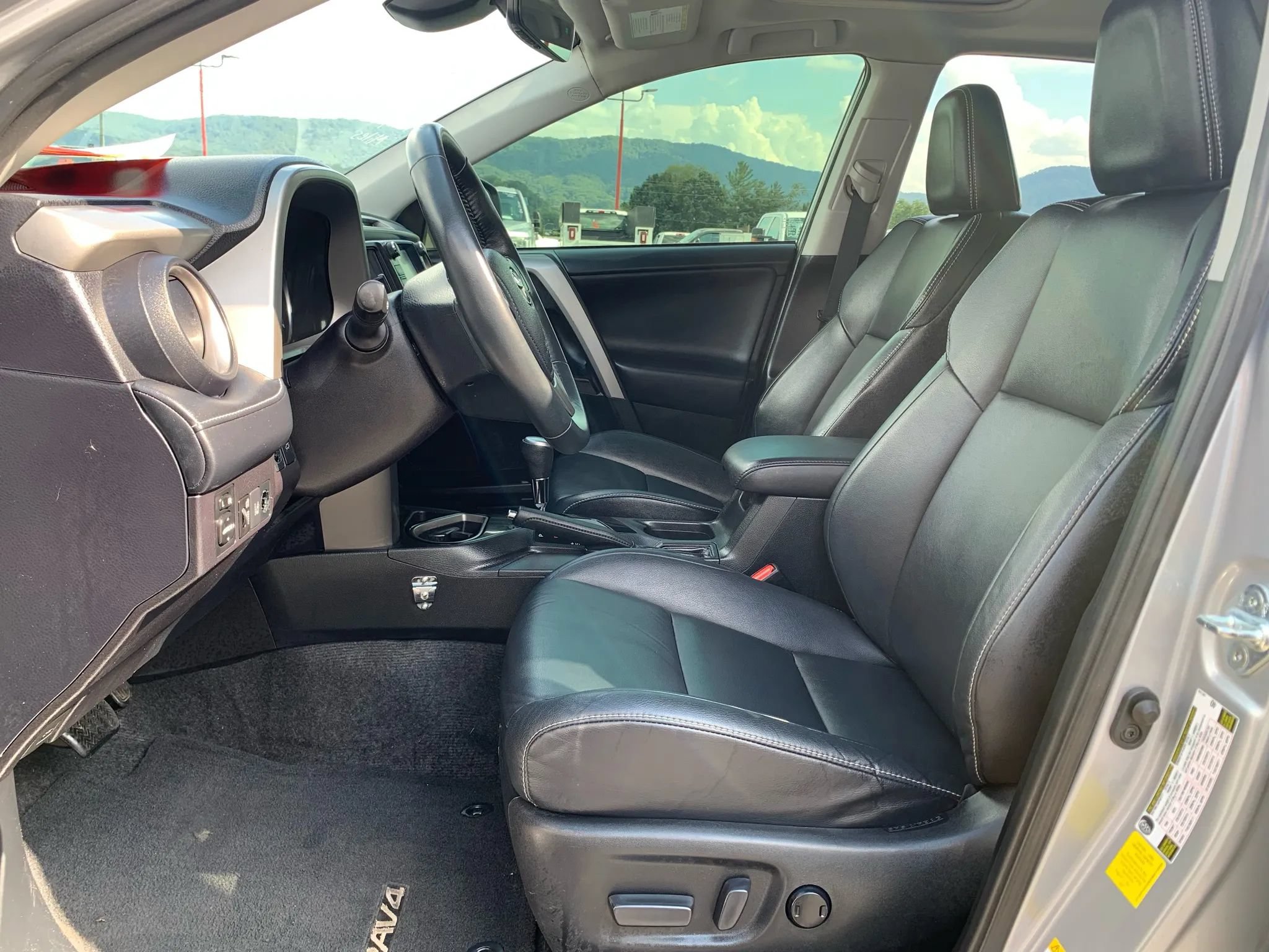 Used 2016 Toyota RAV4 Limited FWD image 9