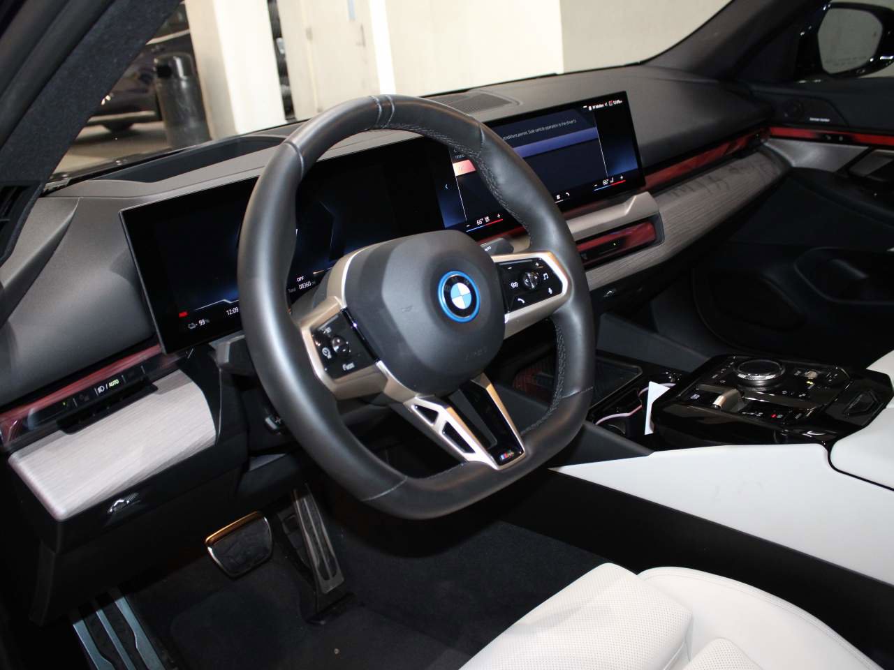 Certified 2024 BMW i5 eDrive40i w/ M Sport Package image 11