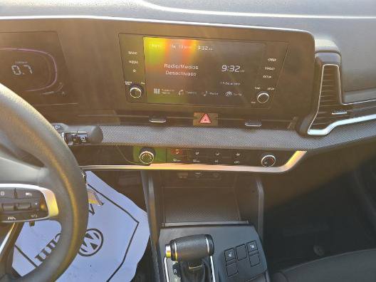 Used 2024 Kia Sportage LX image 4