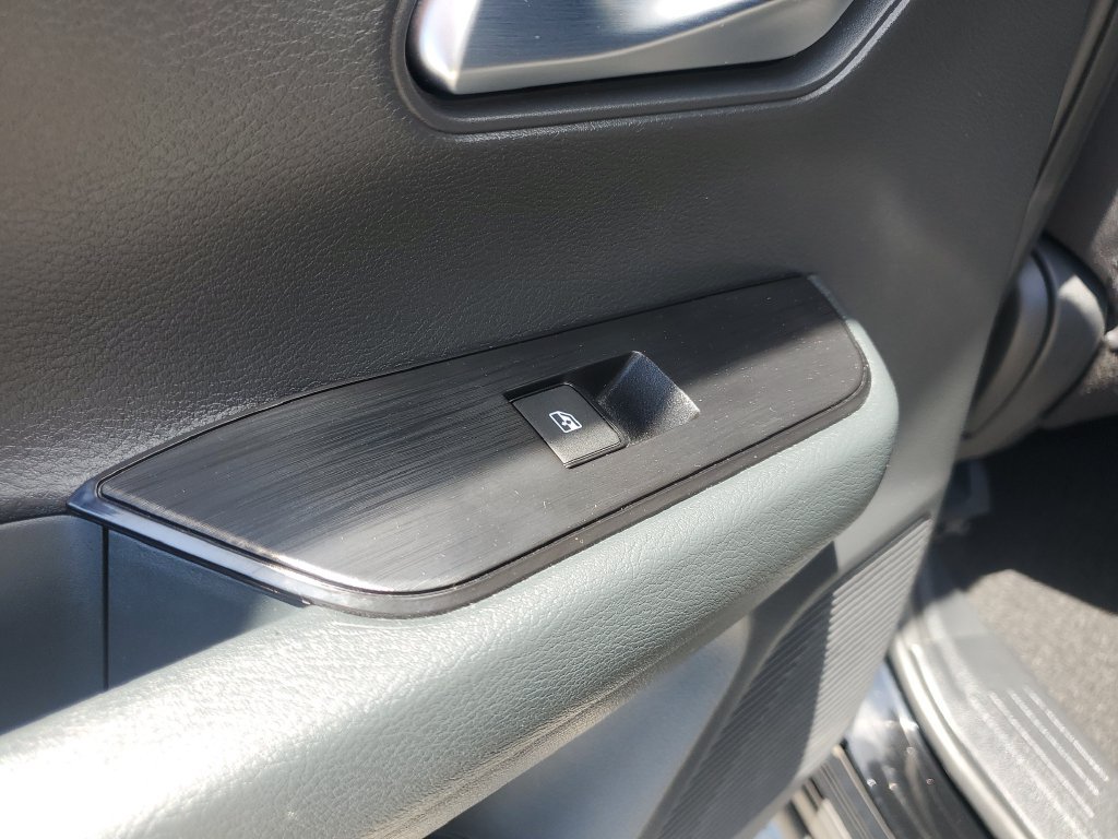 Certified 2025 Nissan Kicks SV FWD image 18