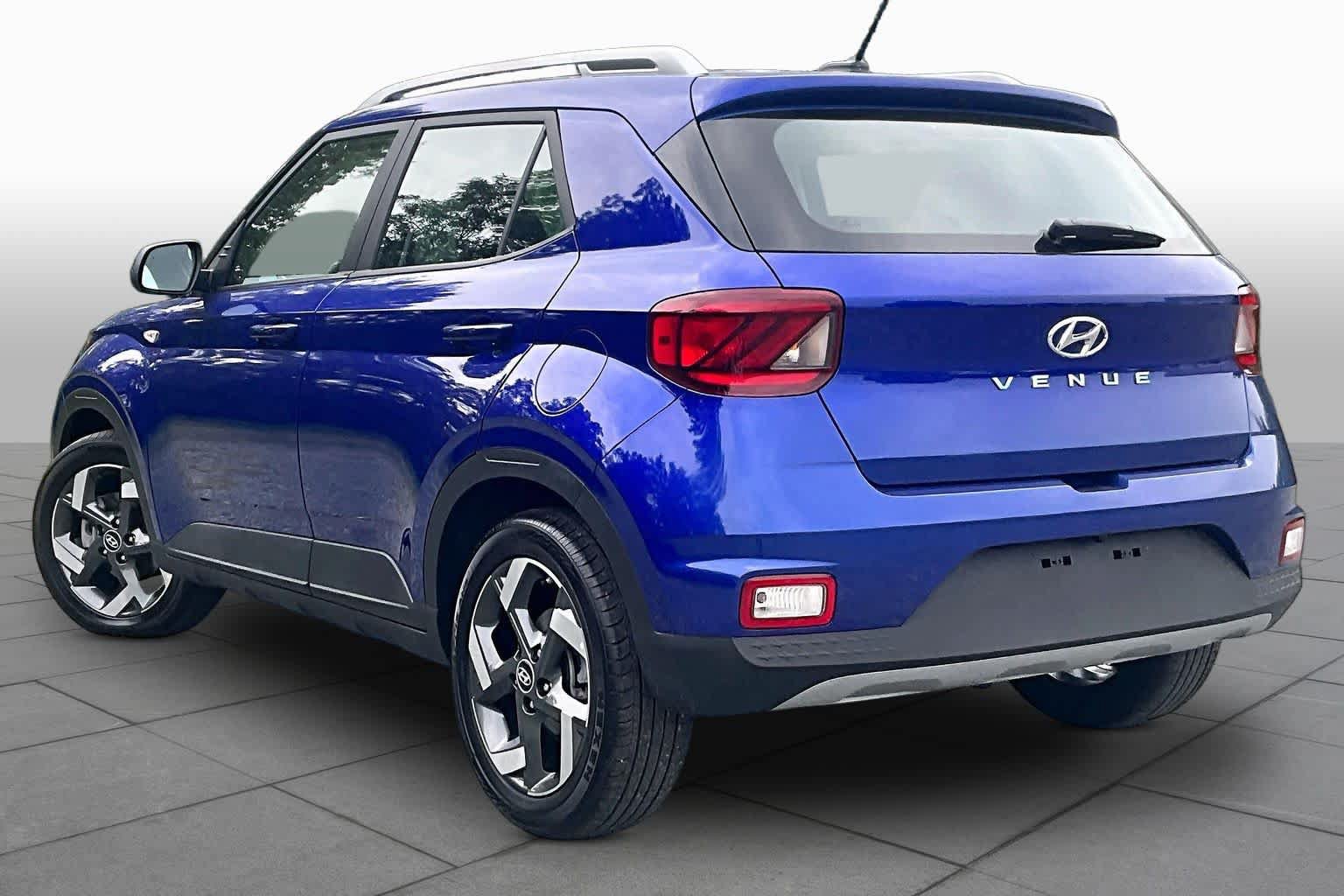 Used 2026 Hyundai Venue SEL FWD image 12