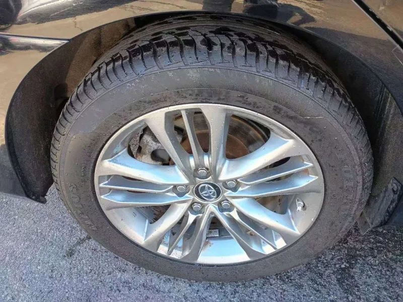 Used 2017 Toyota Camry XSE image 18