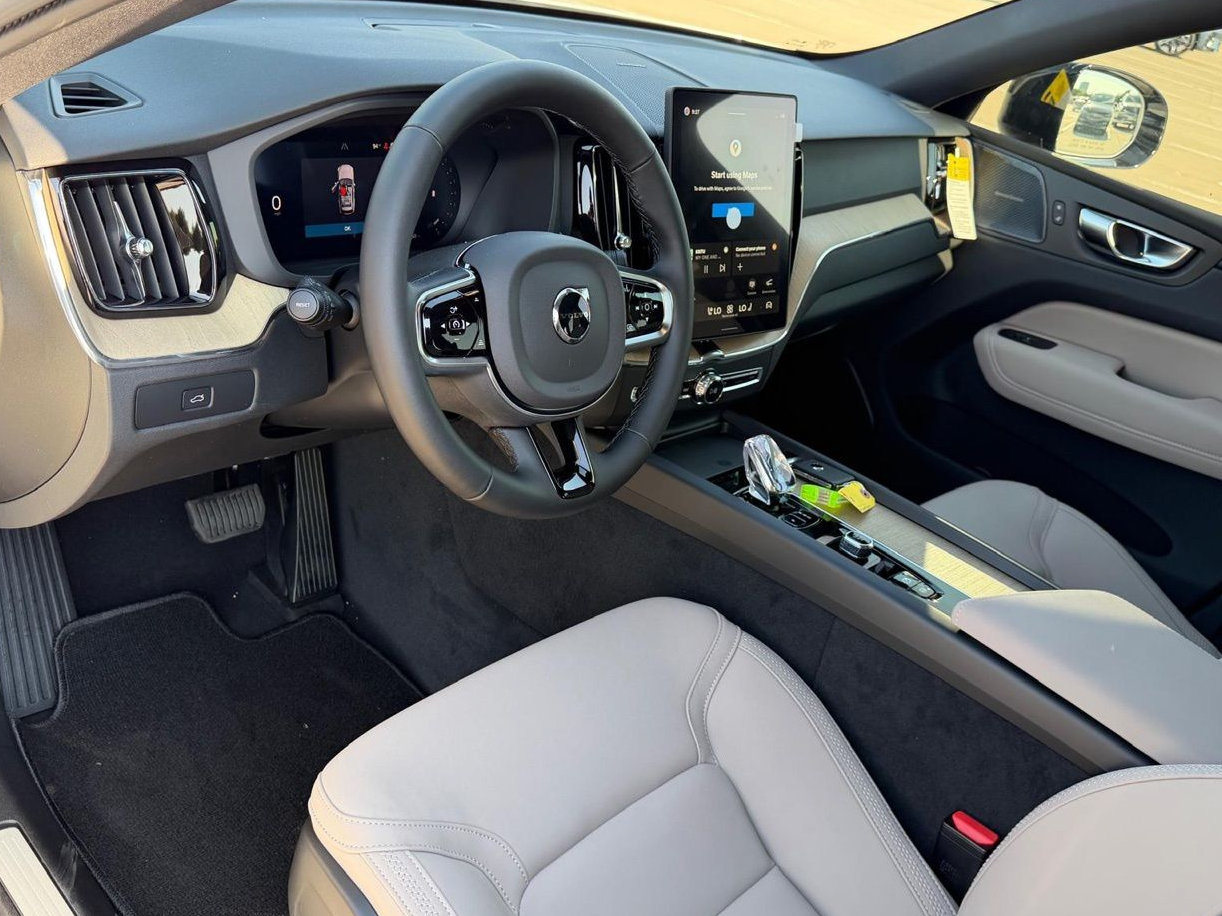New 2027 Volvo XC60 B5 Plus AWD/4WD image 9