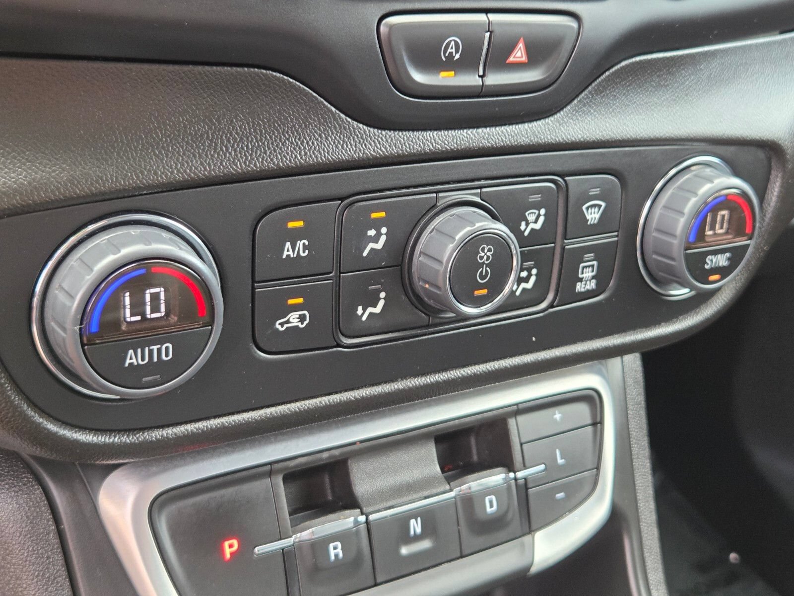 Used 2024 GMC Terrain SLT FWD image 22