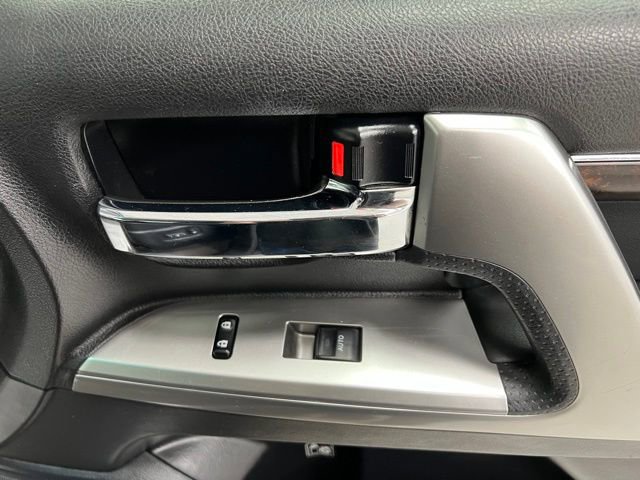 Used 2014 Toyota Land Cruiser image 58