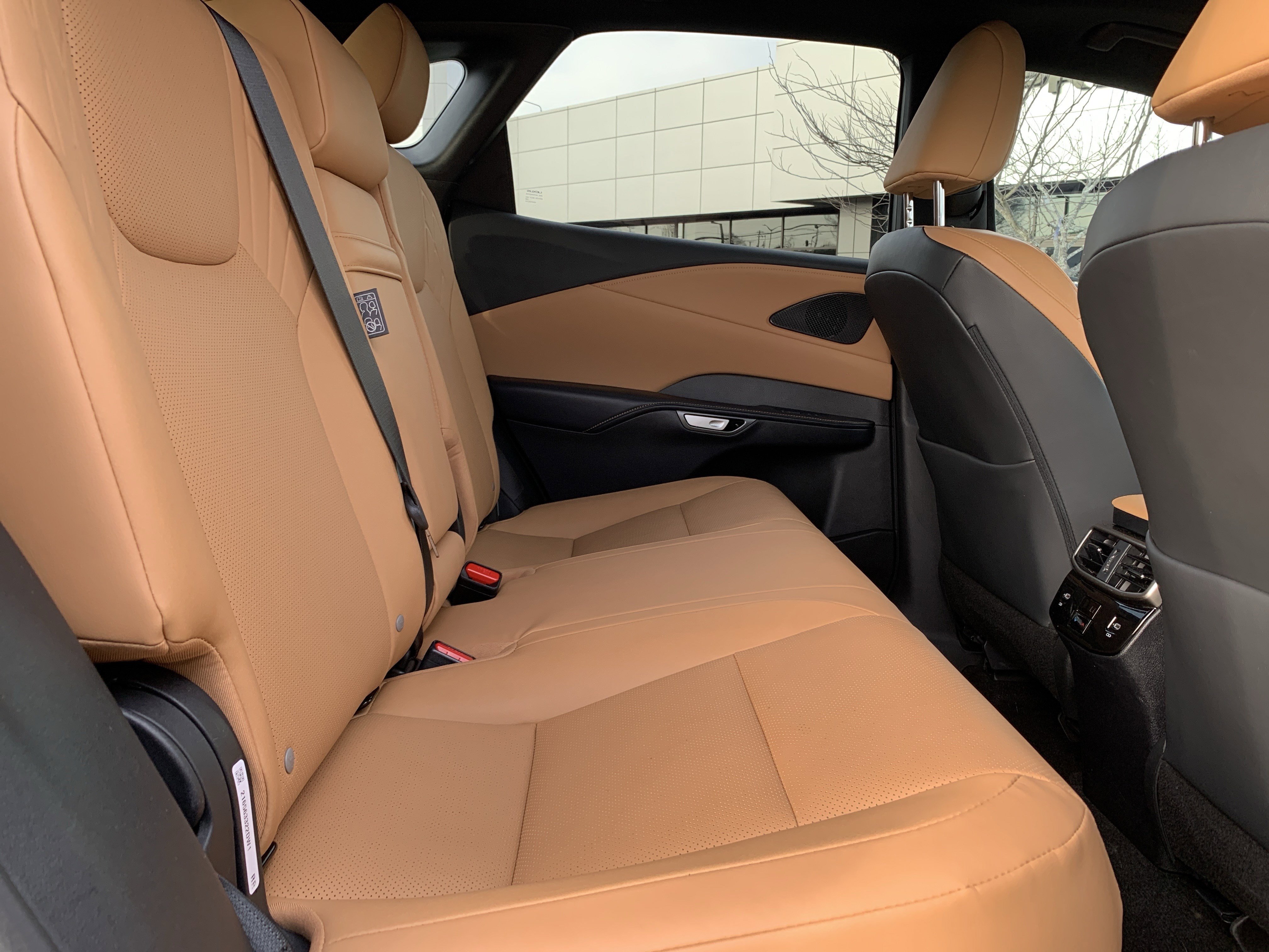 Certified 2023 Lexus RX 350h w/ Cold Area Package image 33