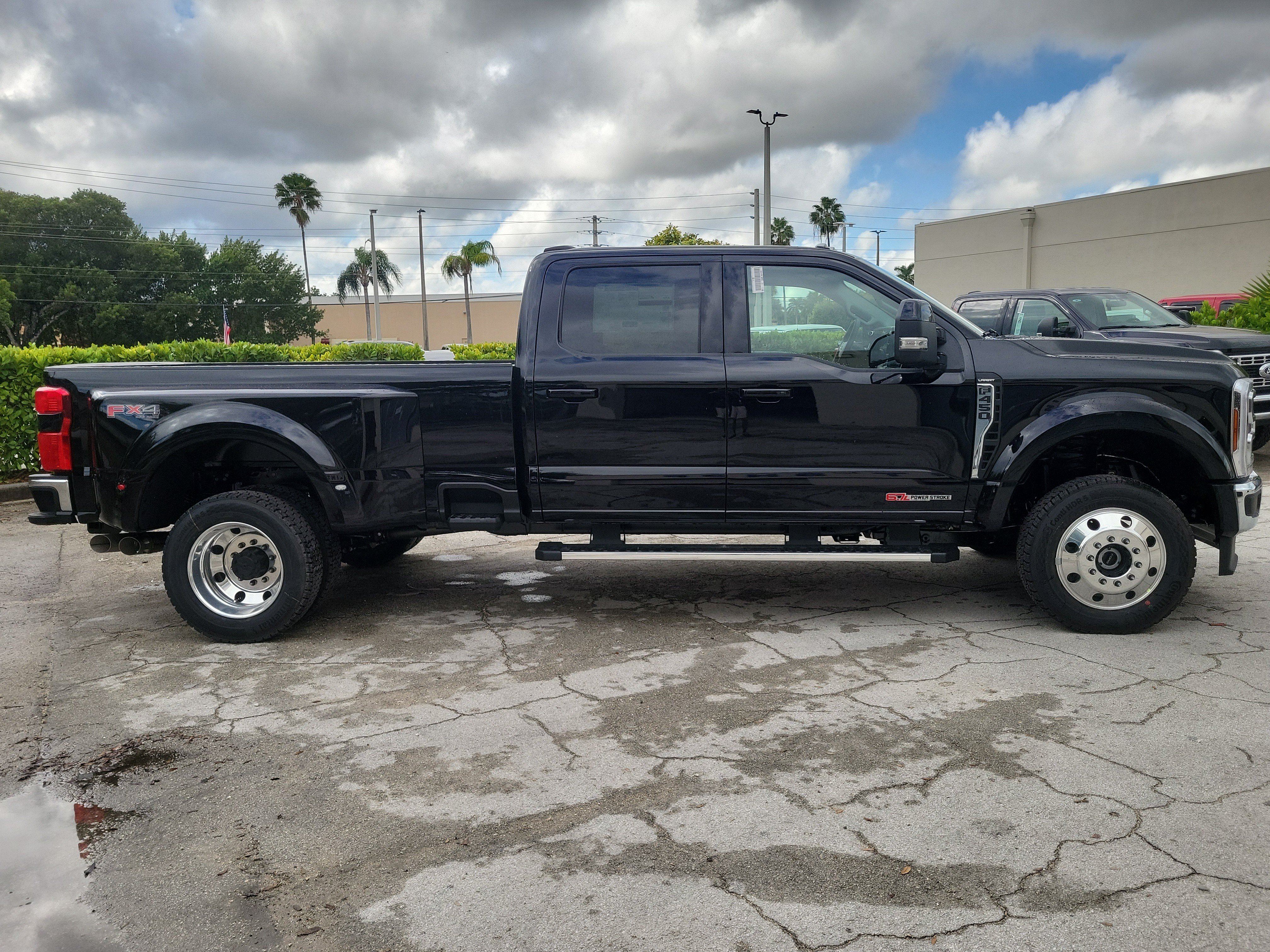 New 2027 Ford F450 Lariat w/ FX4 Off-Road Package AWD/4WD image 4