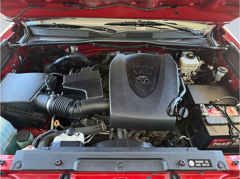 Used 2017 Toyota Tacoma TRD Off-Road w/ Tow Package AWD/4WD image 9