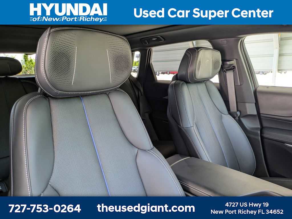 Used 2024 Cadillac Lyriq Luxury RWD image 6