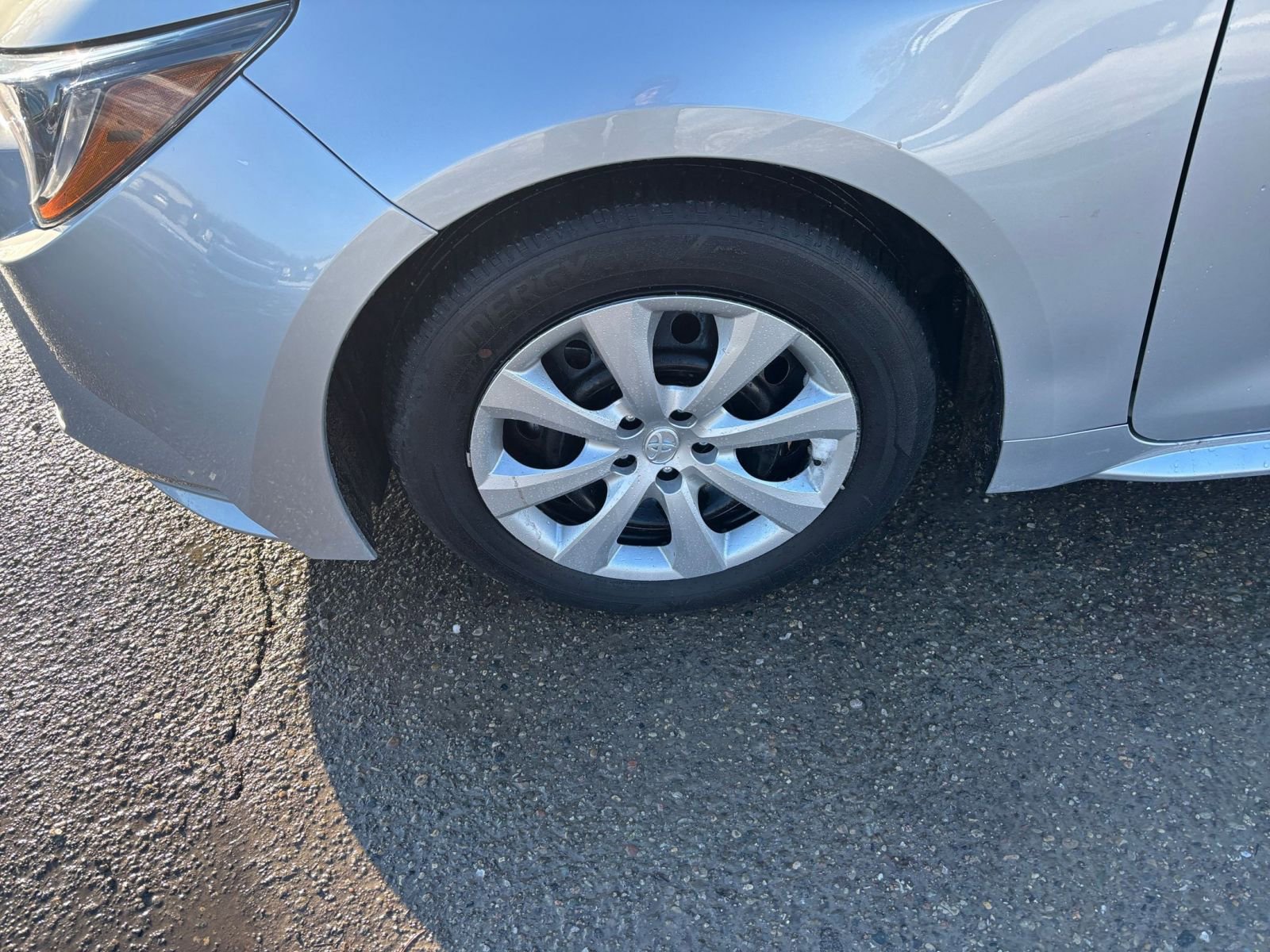 Used 2025 Toyota Corolla LE image 29